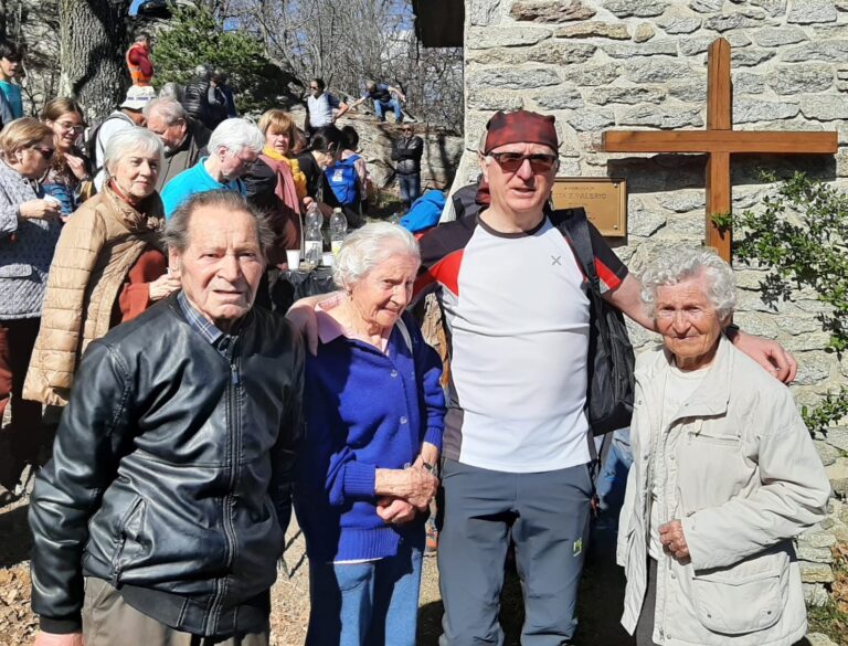 Tra i partecipanti alla via Crucis di Costagrande 2025 c'erano anche Aldo (90 anni), Anna (88 anni) e Elvira (86 anni).